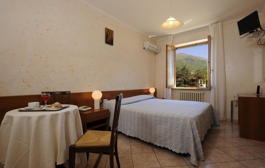 Hotel Europa Norcia Rum bild